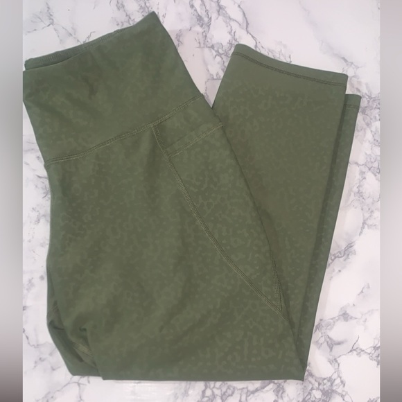 OLD NAVY GO DRY LEGGING - Picture 5 of 8